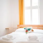 Spacious 3Br Plus Ac Self Check-In Street Parking