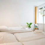 Spacious 3Br Plus Ac Self Check-In Street Parking