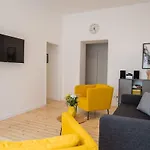 Spacious 3Br Plus Ac Self Check-In Street Parking