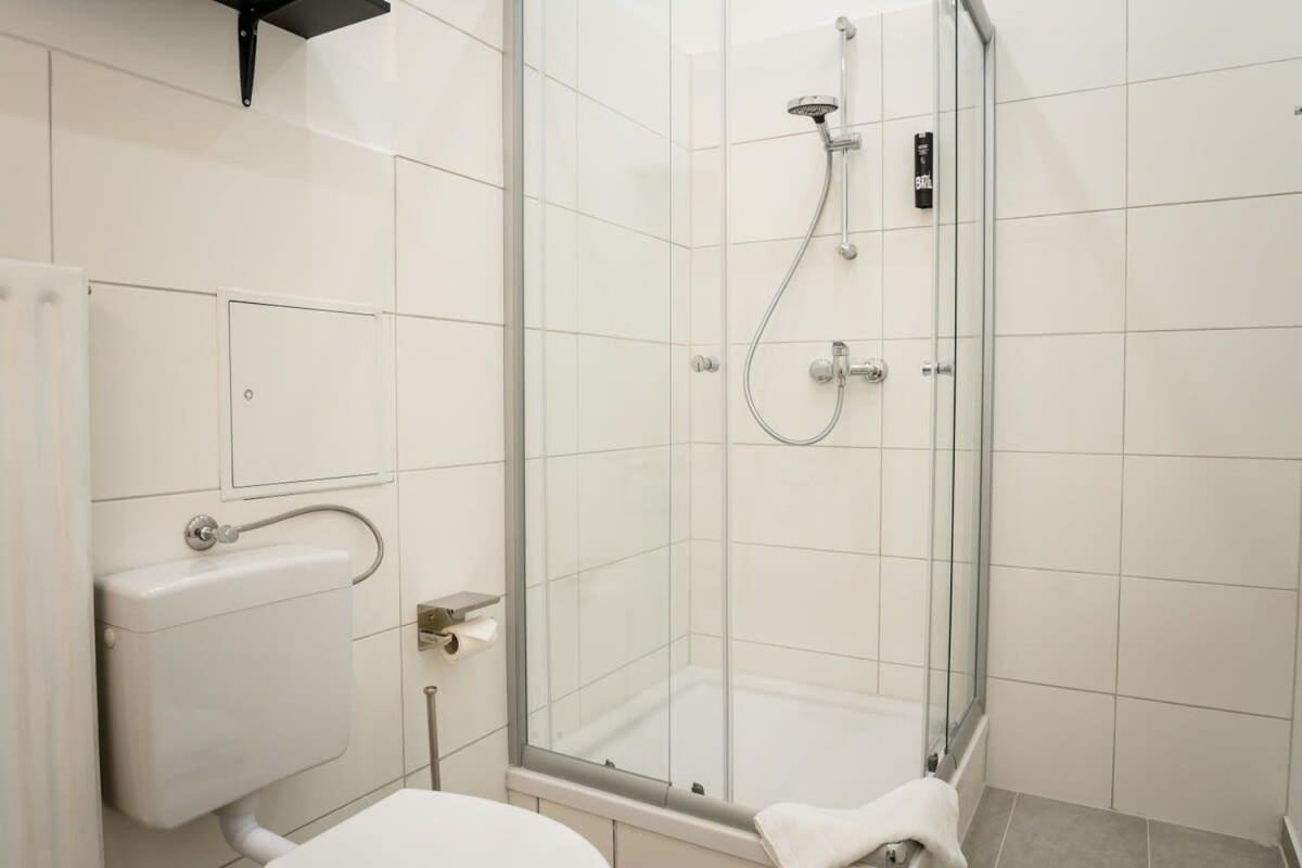 Spacious 3br Ac Self Check-in Street Parking Appartement *